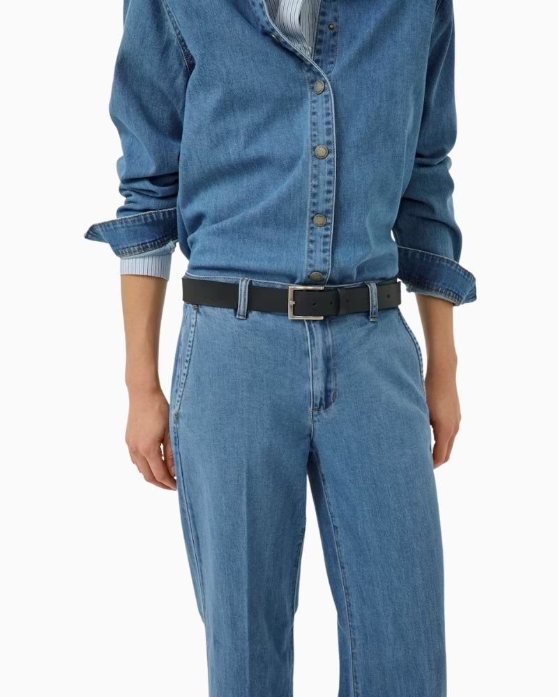 My Essential Wardrobe The Lara 115 Pant light denim waist detail