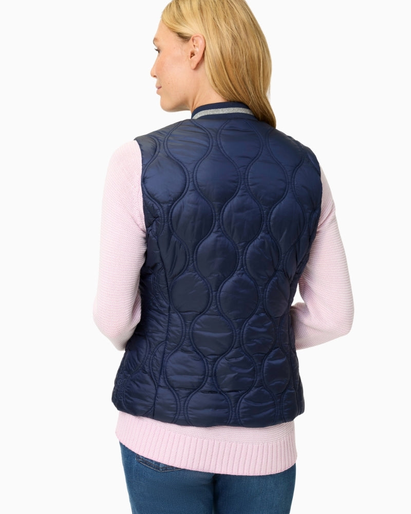 Woman wearing Olsen navy quilted vest back view – Áines Boutique