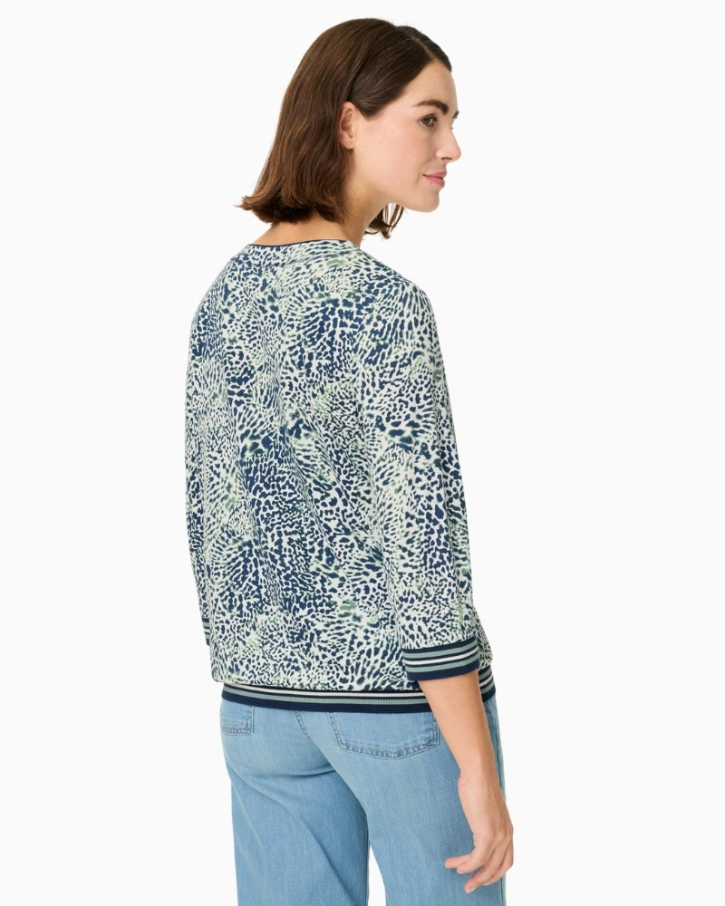 lsen floral front motif detail on printed T-shirt back – Áines Boutique