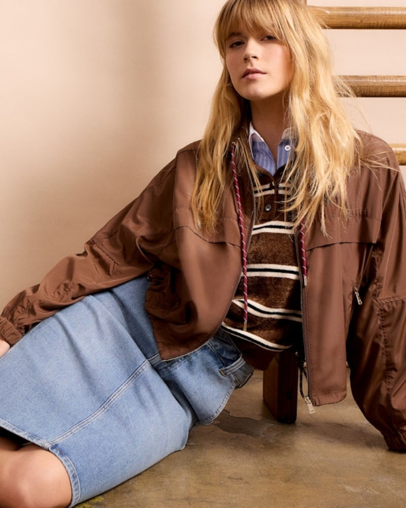 Woman wearing Oui blouson jacket Fondue Fudge – Áines Boutique