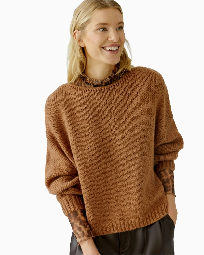 Oui camel pullover in ANGEL yarn with oversized fit and cropped shape