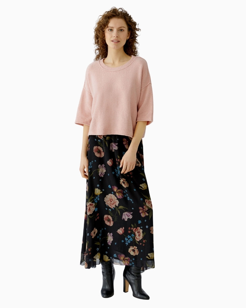 Woman wearing Oui dusty rose oversized pullover, styled front view – Áines Boutique