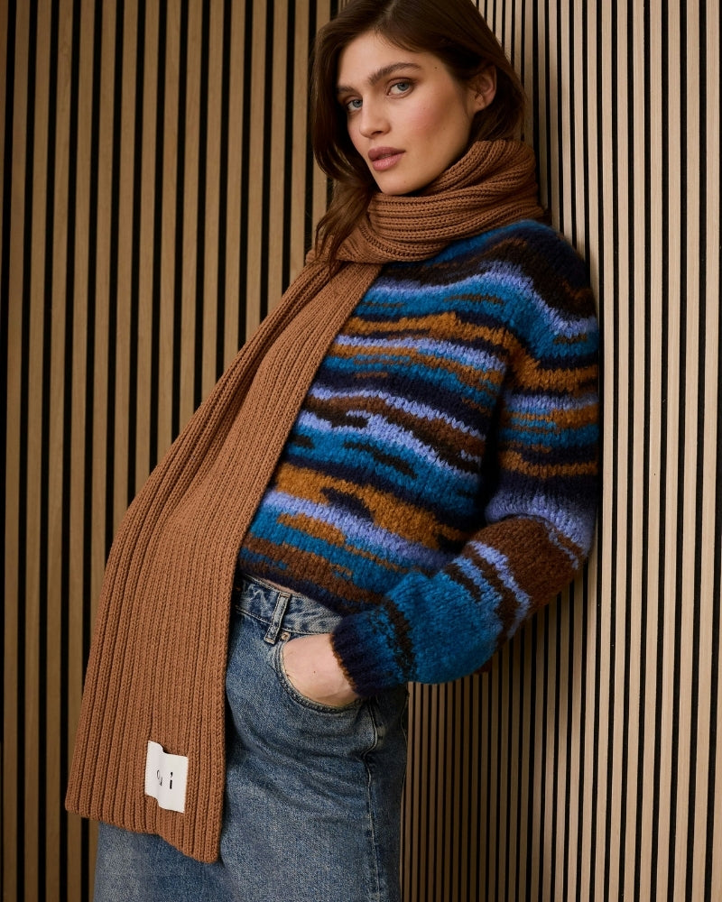 Soft knitted jumper styled with jeans in dark blue and camel tones