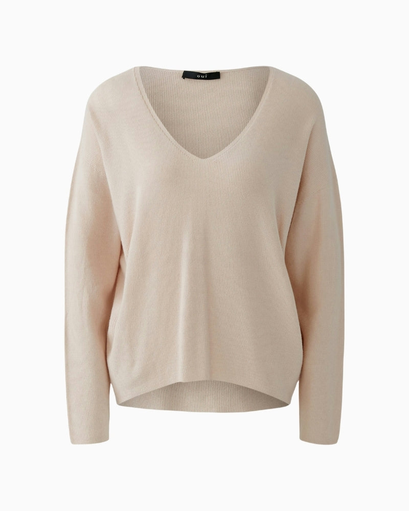 Oui Freyja fine knit pullover in sepia rose, front view with deep V-neck – Áines Boutique