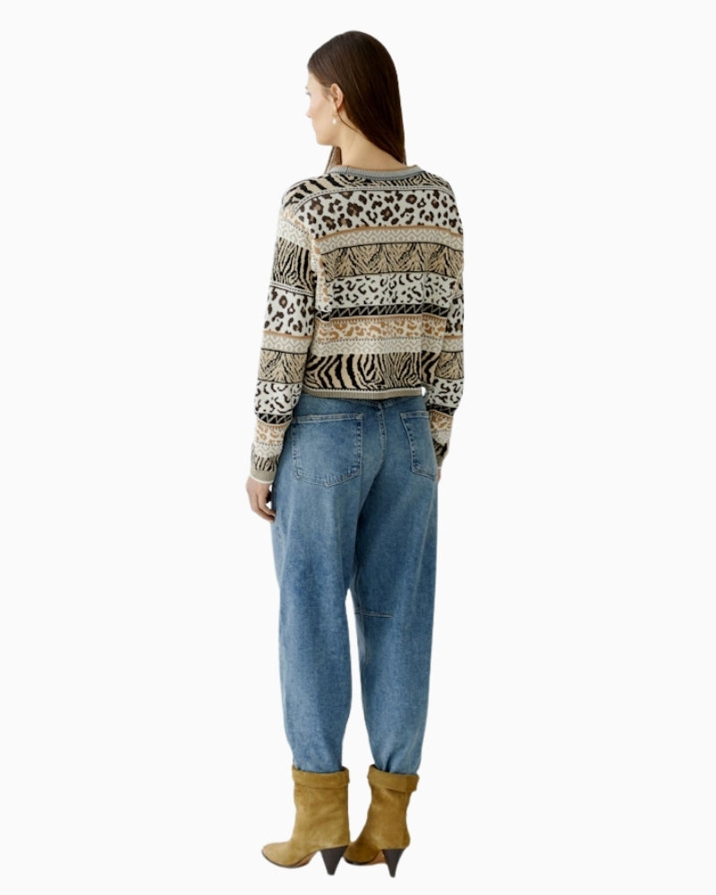 Back of women’s jacquard pullover with relaxed shape and lightweight texture