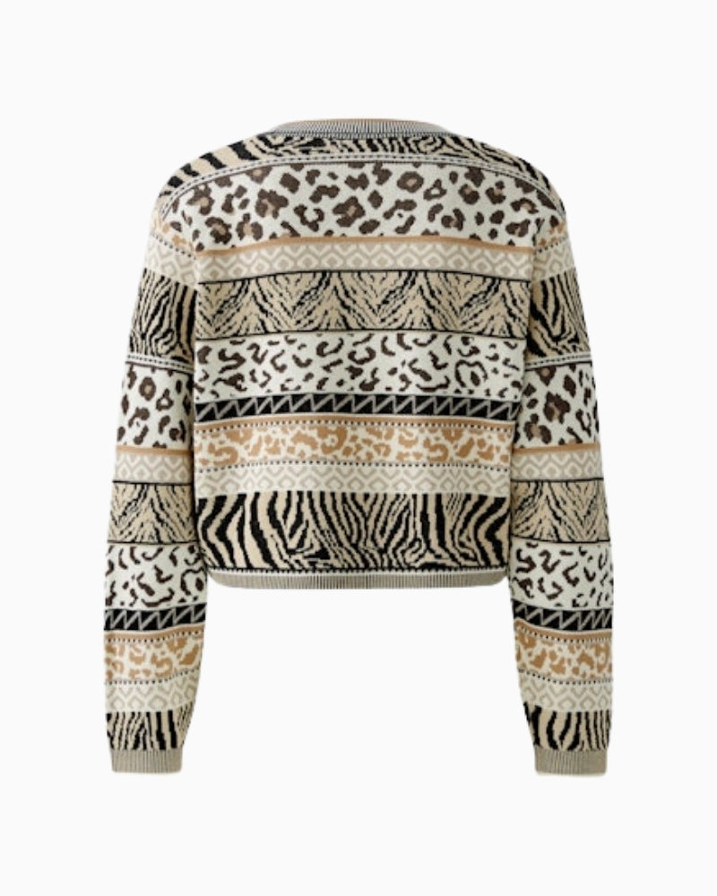 Back of women’s jacquard pullover with relaxed shape and lightweight texture