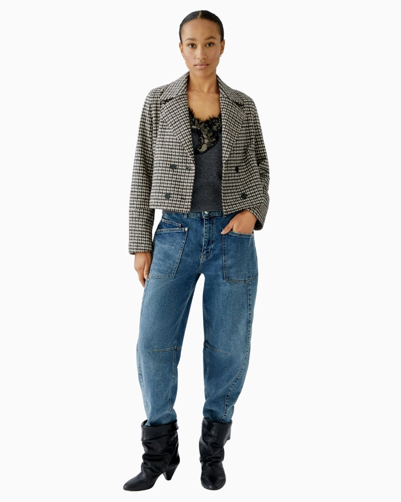 Oui women’s soft blazer in light stone with cropped length, patch pockets and relaxed tailored shape