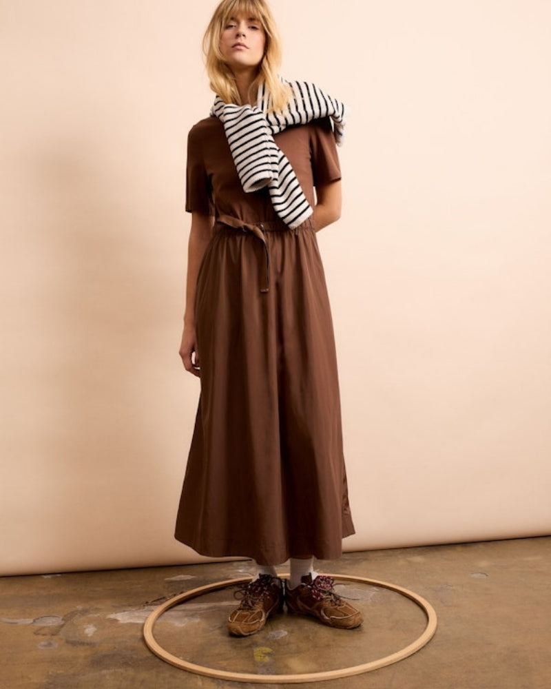 Woman wearing Oui maxi patch dress Fondue Fudge – Áines Boutique