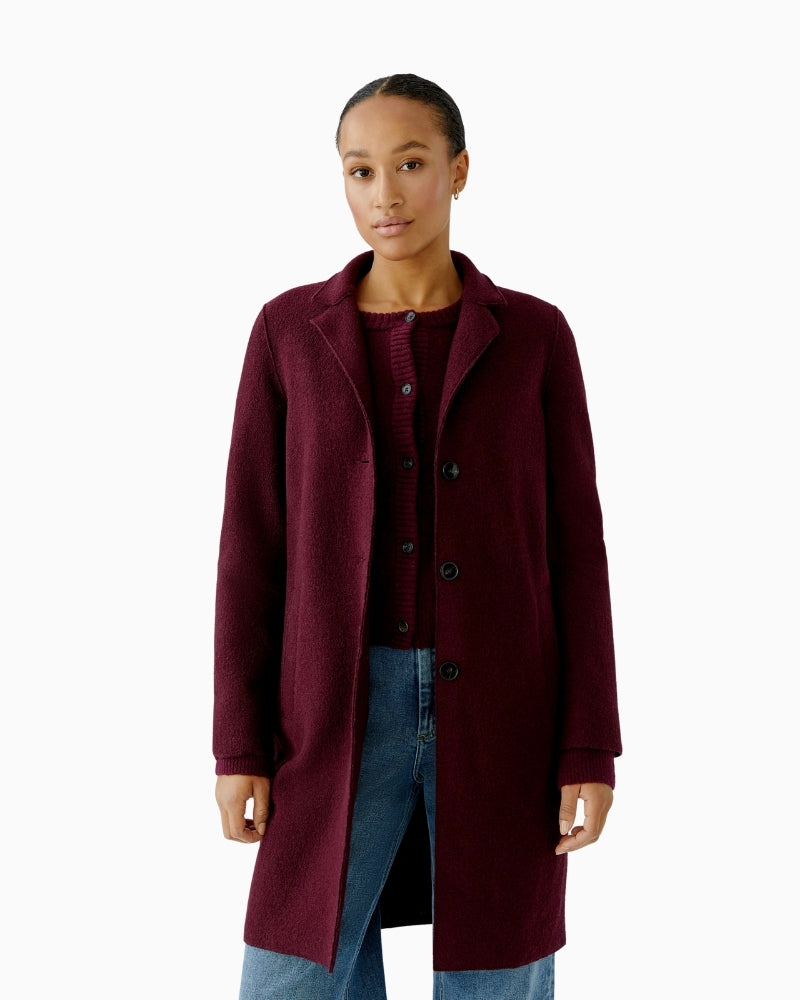 Front view of Oui virgin wool coat with straight fit and single-breasted closure