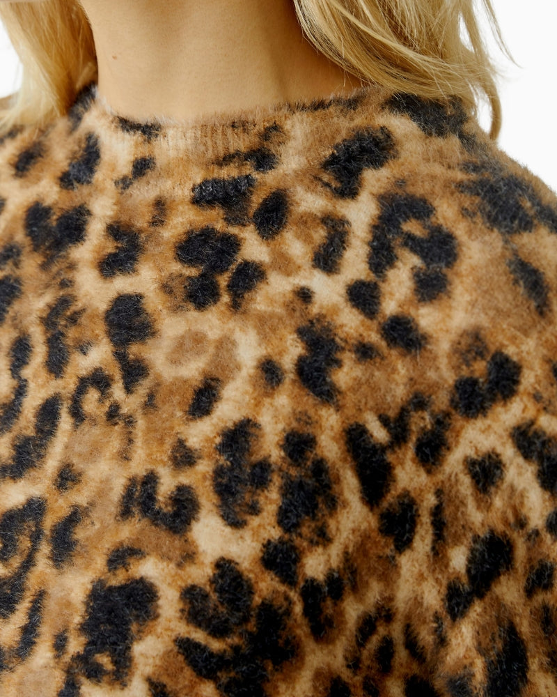 Details of leopard knit pattern with fur-yarn texture and ribbed collar