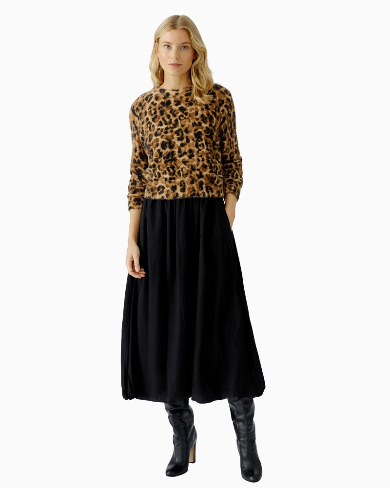 Model front view wearing Oui cropped leopard pullover with Midi Skirt