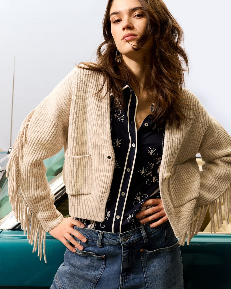 Side angle highlighting fringe trim along upper sleeve seam