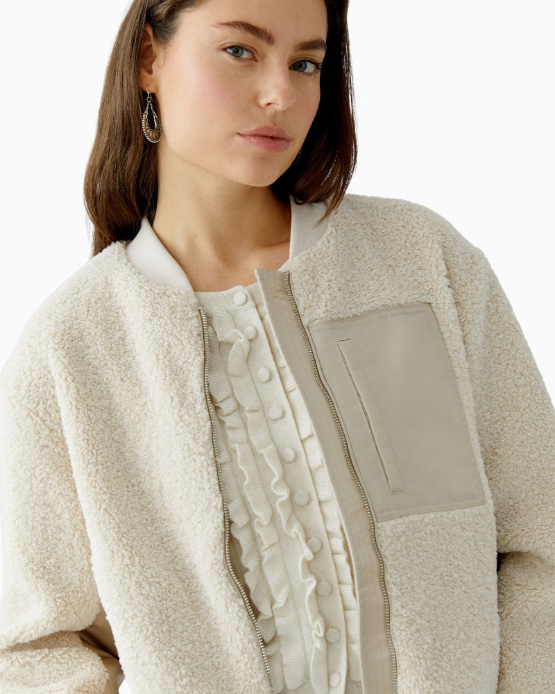 Close-up of ribbed college collar and zip fastening