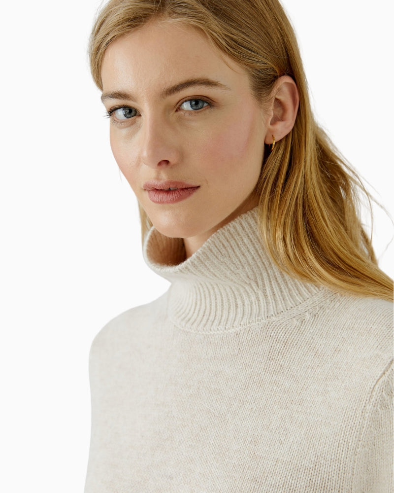 Oui Poloneck Pullover in light beige high collar detail