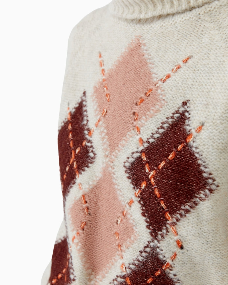 Oui Poloneck in Light Beige argyle and embroidered yarn detail