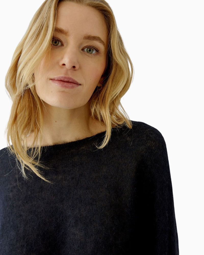 Oui Pullover in black submarine neckline detail