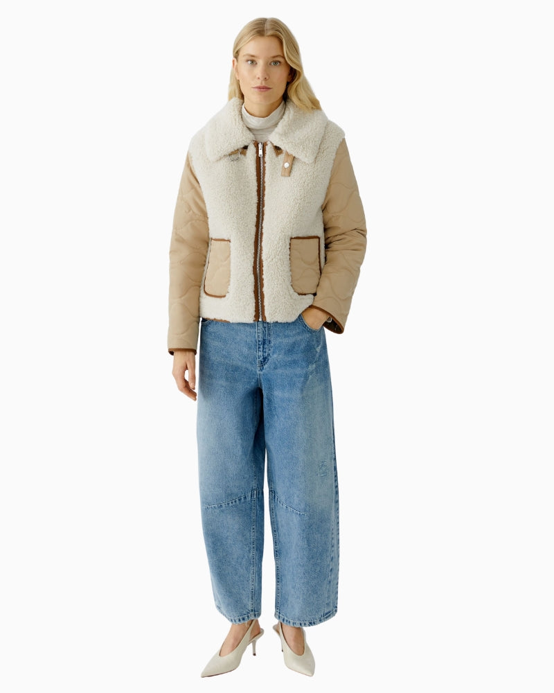 Model wearing Oui reversible outdoor jacket in beige with detachable collar