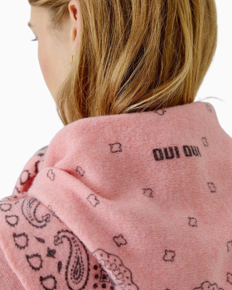 Oui Triangle Scarf in rose Oui logo detail