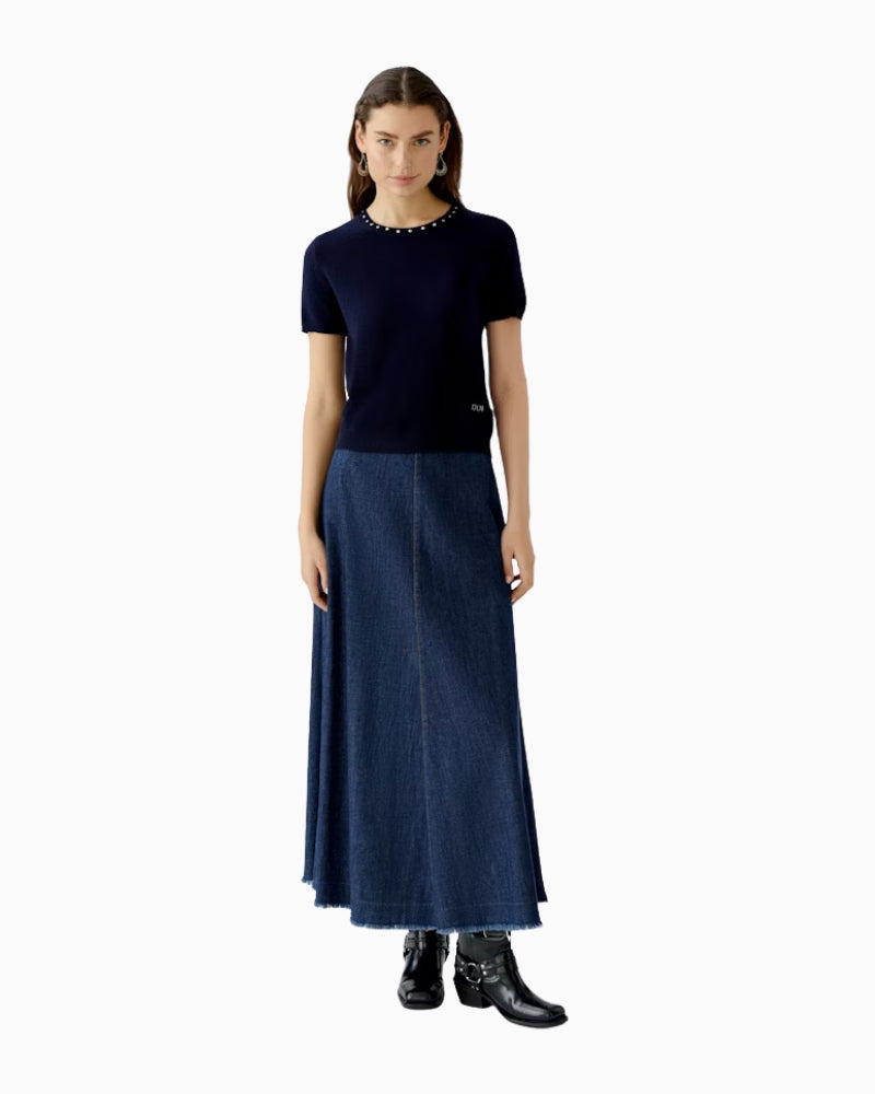 Oui navy pullover paired with long skirt