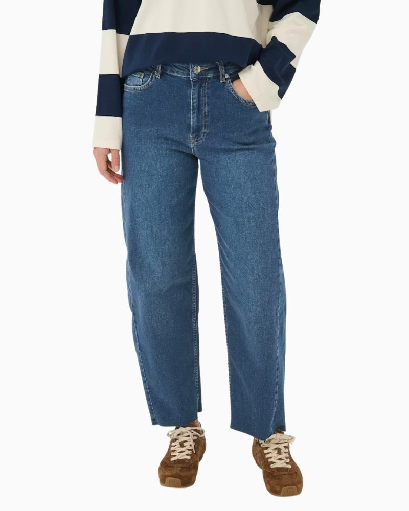 Part Two Adelena jeans blue, woman wearing front view – Áines Boutique