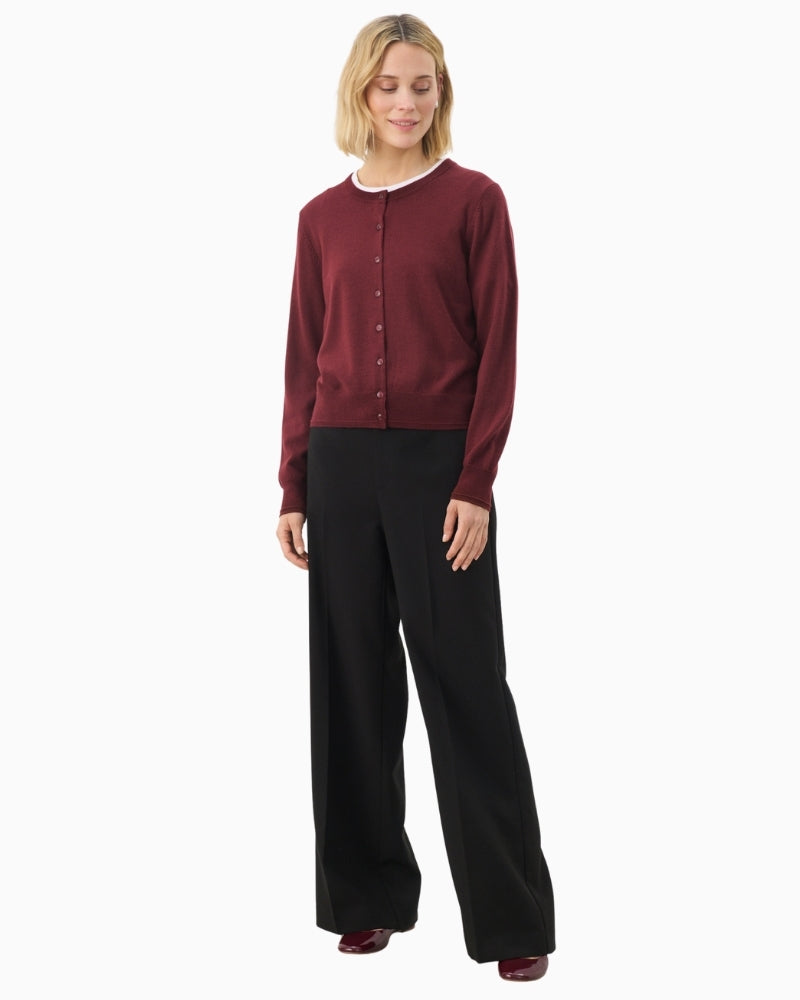 Slim fit wool cardigan with long sleeves and ribbed cuffs