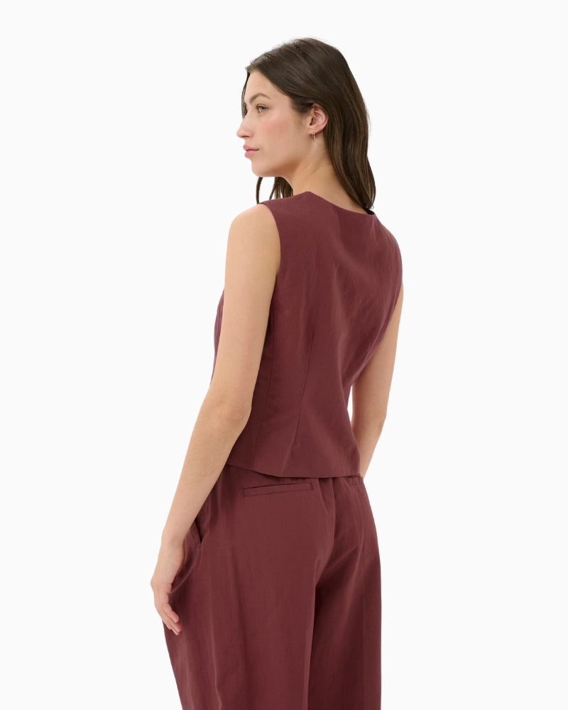 Part Two BenittaPW Waistcoat dark red back view