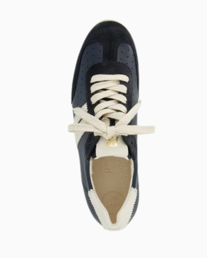 Top-down view of Paul Green retro sneakers highlighting leather lining and cushioned insole