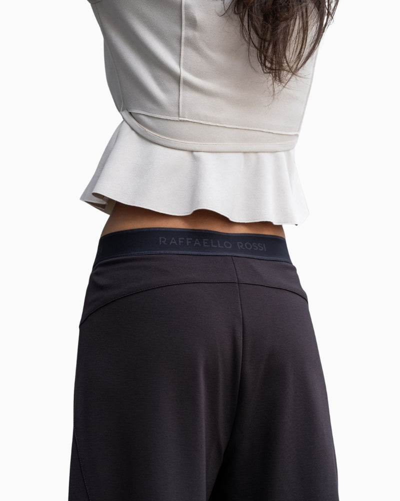 Raffaello Rossi Hale 7/8 trousers in Dark Brown waistband detail