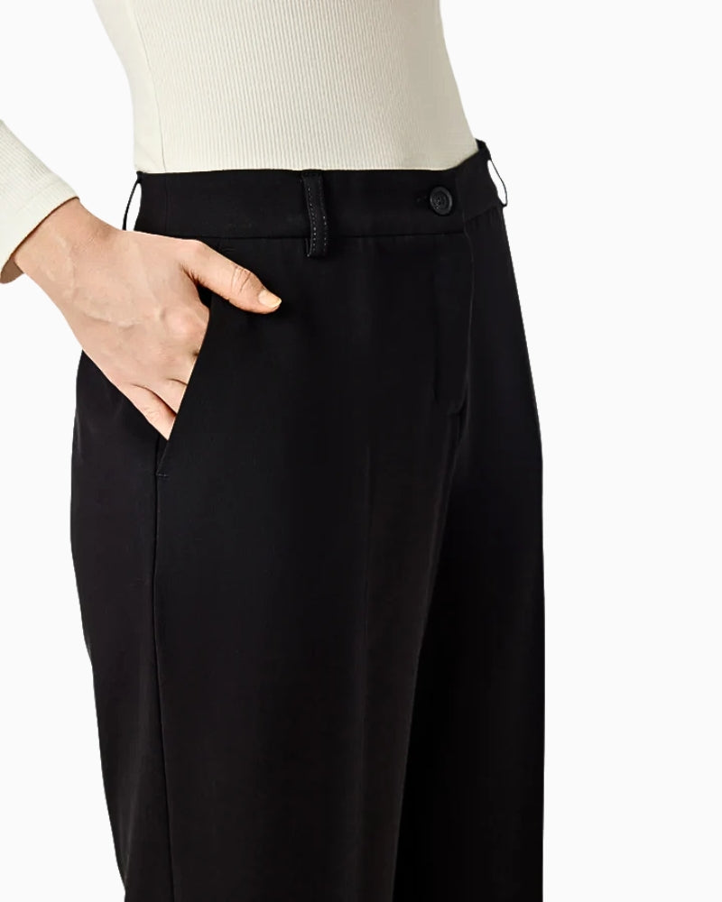 Close-up of waistband and pocket detail on Robell Britt trousers
