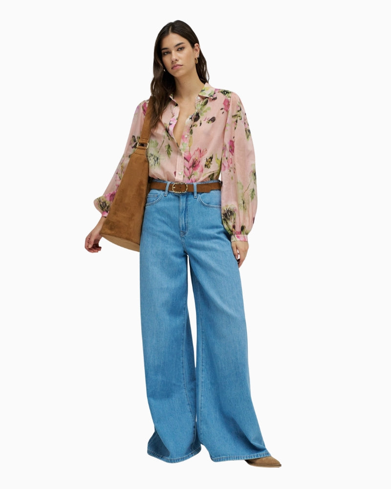 Woman styling Salsa pink floral shirt with denim, full length – Áines Boutique