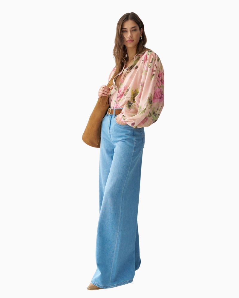 Woman wearing Salsa pink floral shirt, side view – Áines Boutique