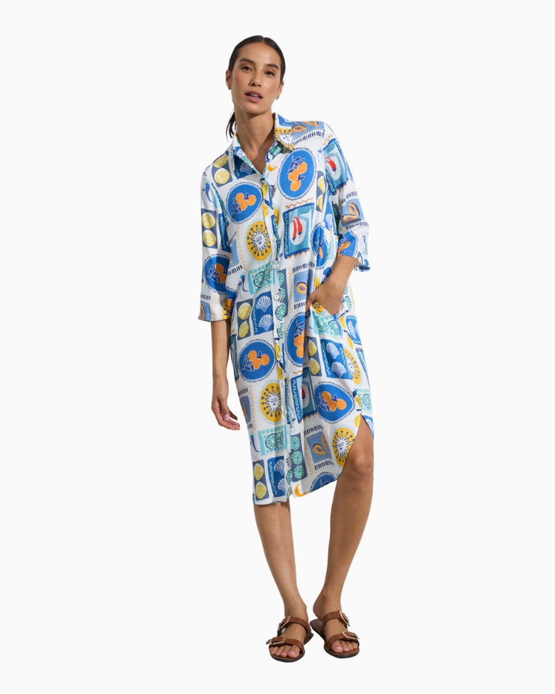 Woman wearing Tinta Yasmin shirt dress in white and blue, front view – Áines Boutique