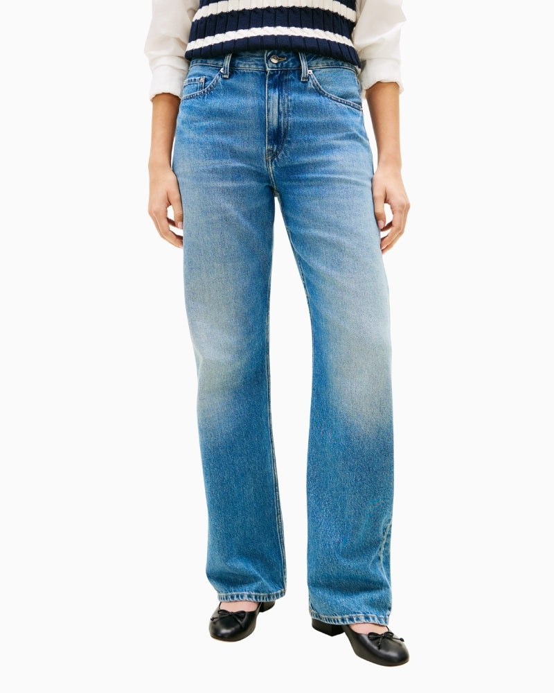 Woman wearing Tommy Hilfiger Finn loose straight raw denim jeans – Áines Boutique