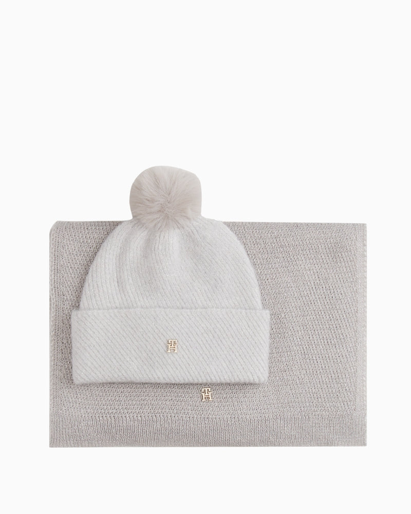 Ribbed knit winter scarf with discreet Tommy Hilfiger branding