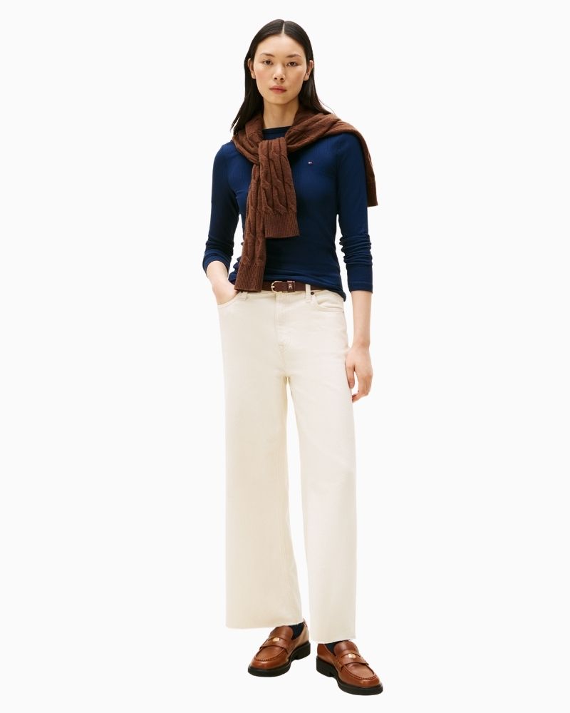 Model Tommy Hilfiger ribbed long sleeve top with slim fit and boat neckline