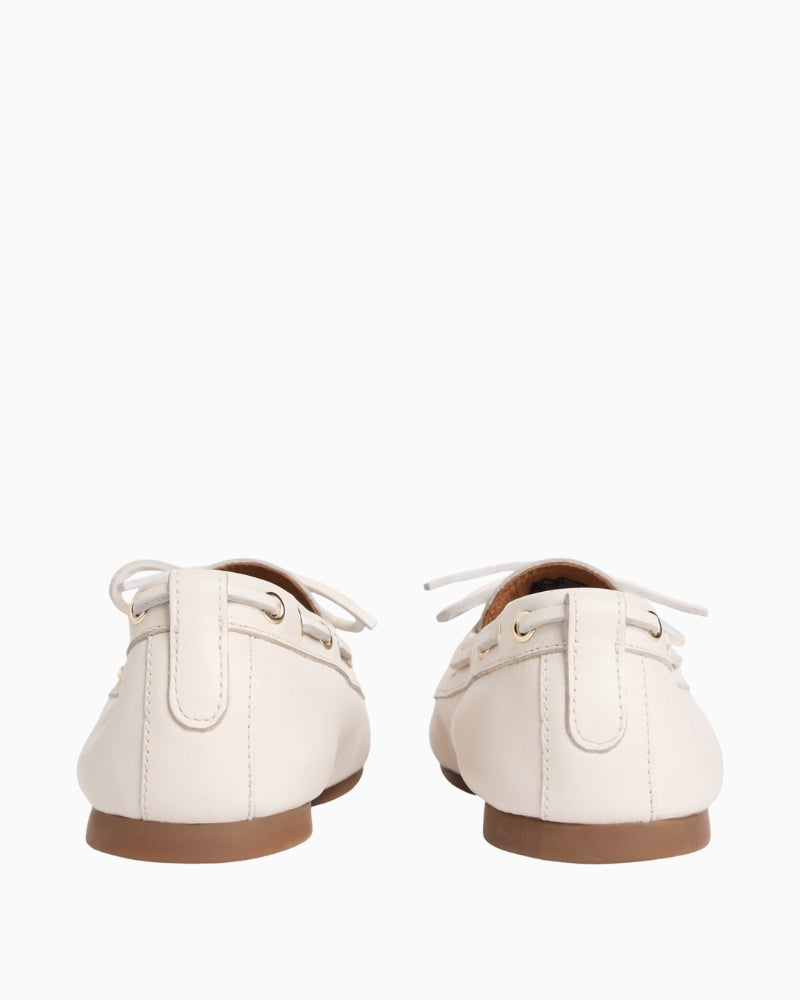 Cream Tommy Hilfiger leather boat shoe sole view – Áines Boutique