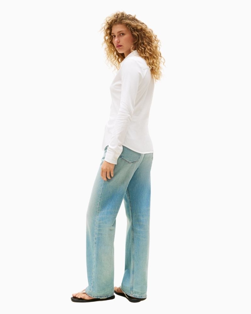 Side of cotton piqué texture with semi-spread collar and button cuffs