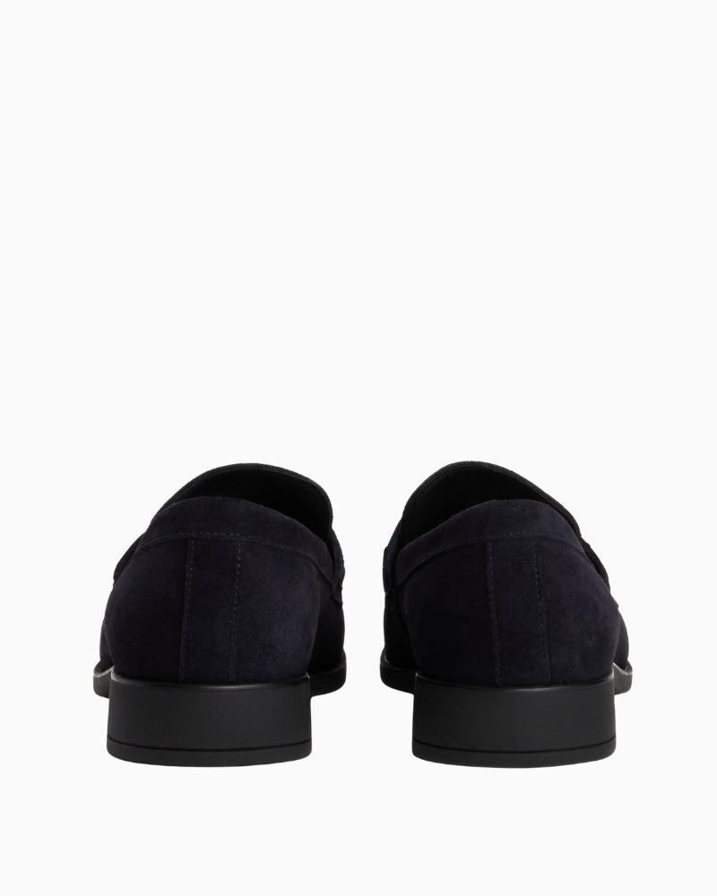 Low heel for comfort and versatility