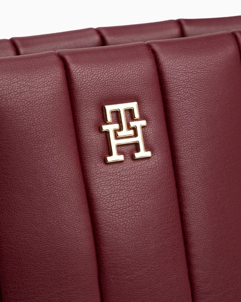 Compact Tommy Hilfiger bag in faux leather with logo detail and crossbody strap