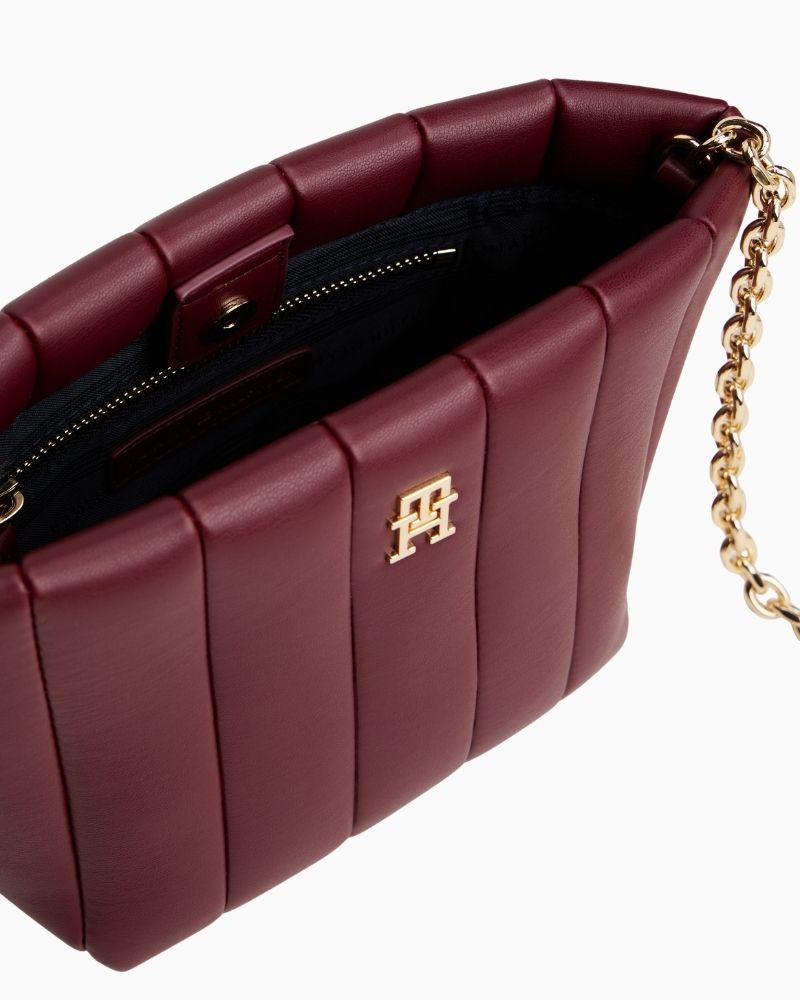 Compact Tommy Hilfiger bag in faux leather with logo detail and crossbody strap