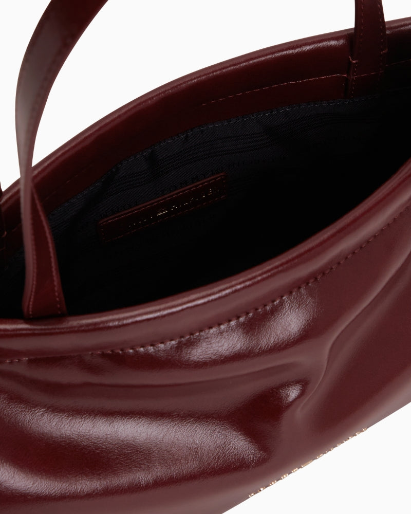 Tommy Hilfiger TH Modern Shoulder Bag in Burgundy interior detail