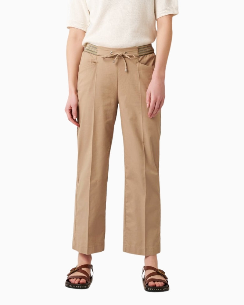 Toni Sue 7/8 trousers sand, woman wearing front view – Áines Boutique