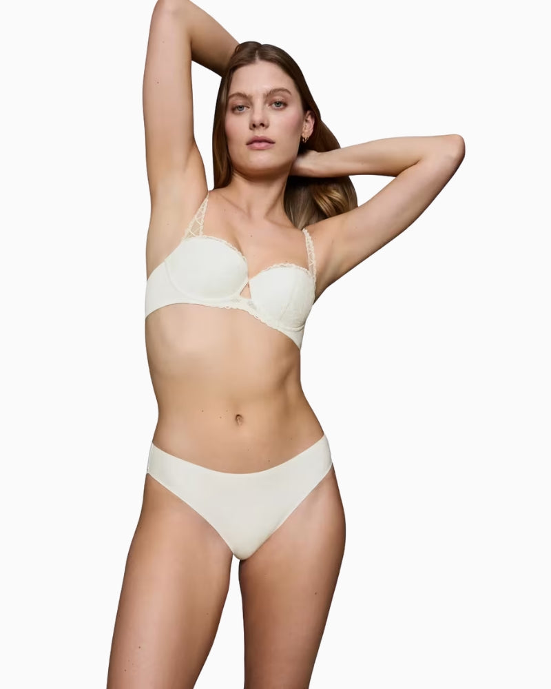 Triumph Body Make-Up Illusion Lace Tai Brief waistband detail