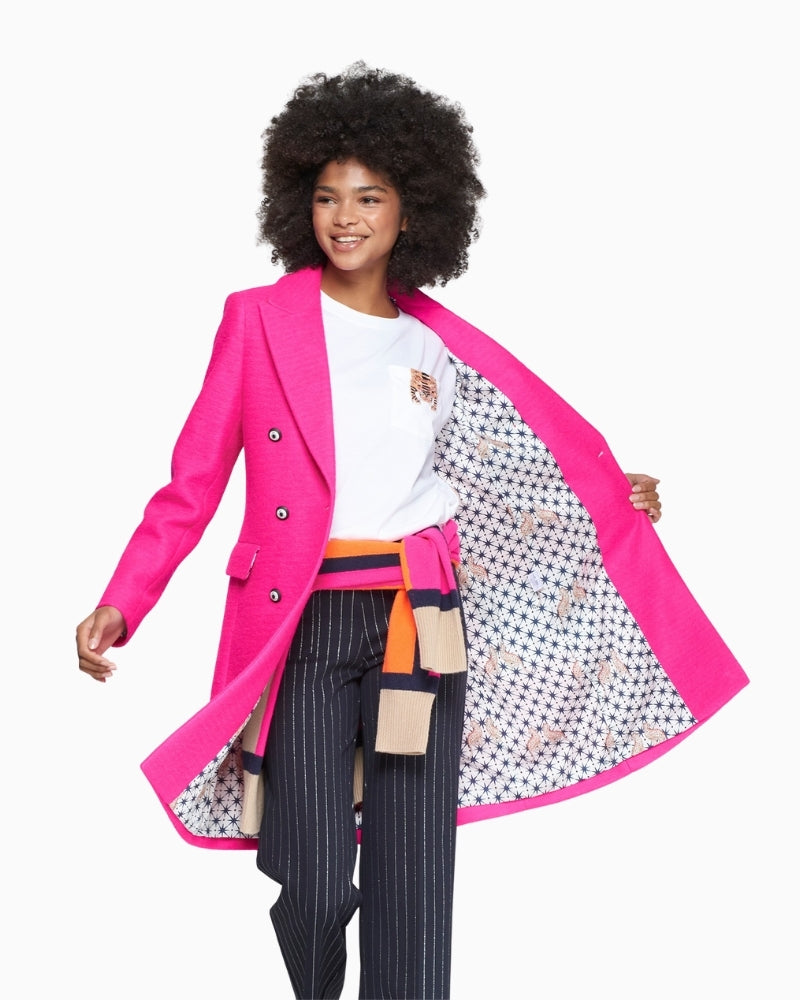 Close-up of collar and printed inner lining on Vilagallo coat