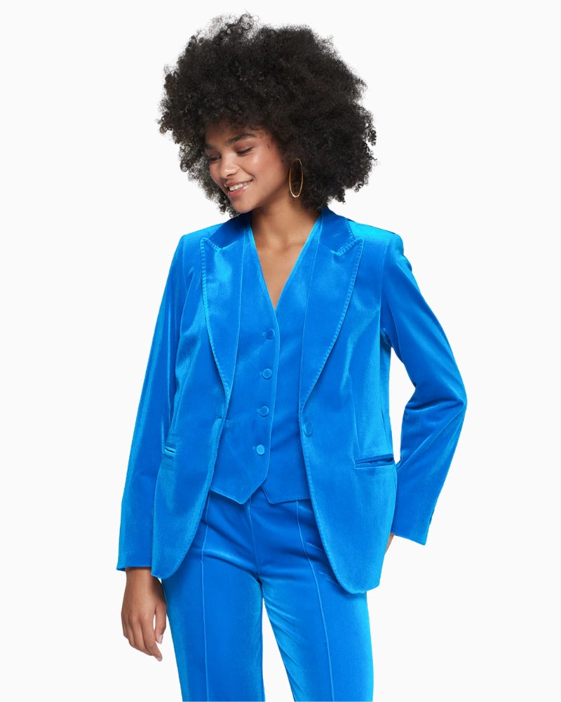 Front view of Vilagallo turquoise velvet blazer with tailored fit