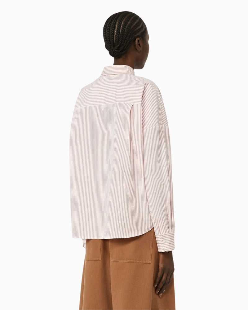 Woman wearing Weekend Max Mara oversized cotton shirt pink, back view – Áines Boutique