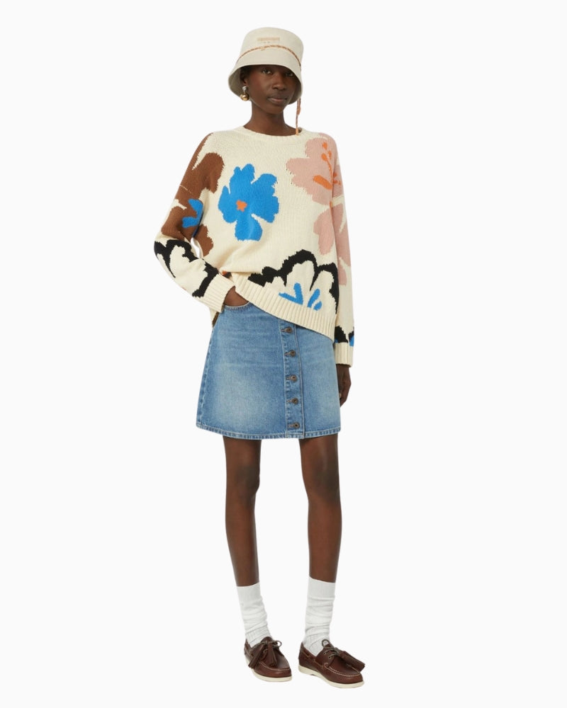Woman wearing Weekend Max Mara patterned cotton knit multicolour, side view – Áines Boutique