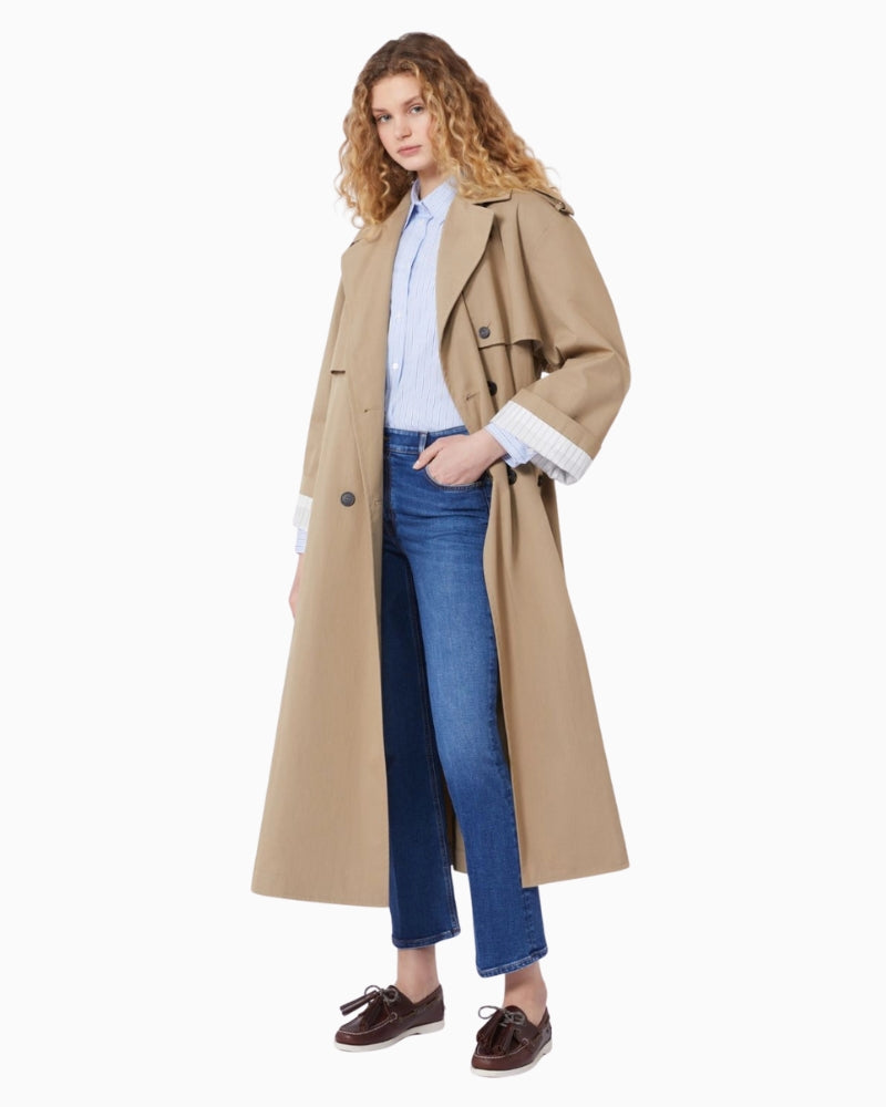 Woman wearing Weekend Max Mara super stretch skinny jeans navy, side view – Áines Boutique