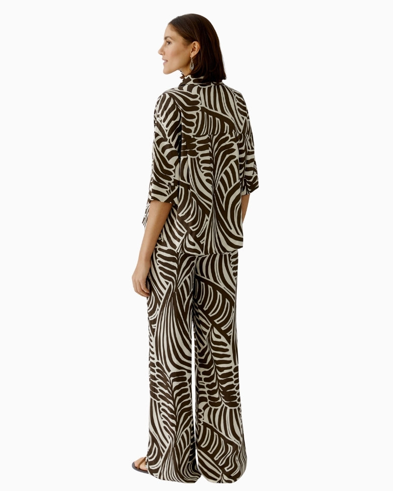 Oui printed viscose blouse dark brown off-white back view on model