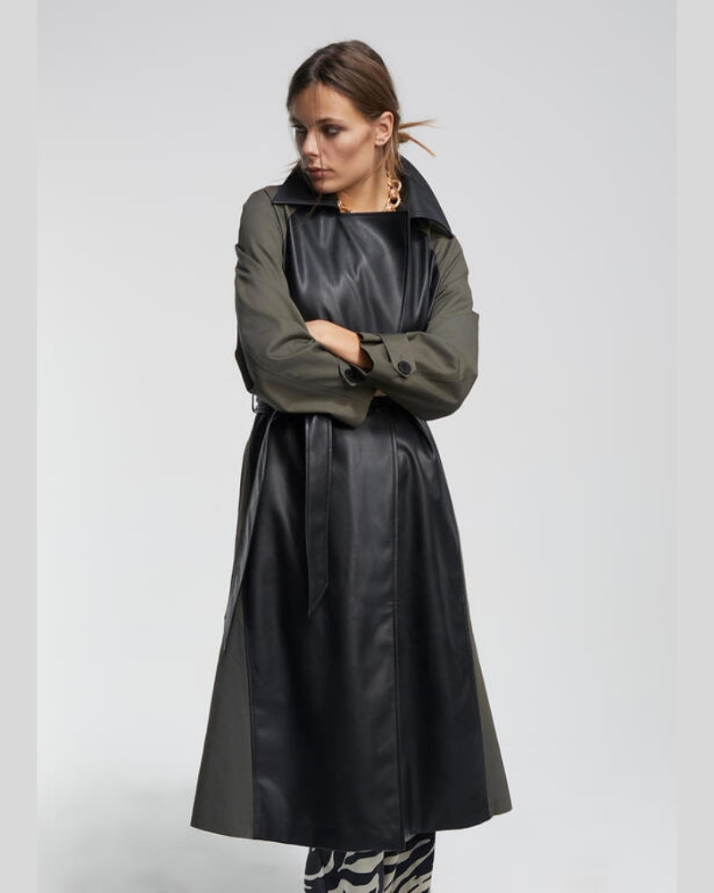 Lola Casademunt - Trench Coat